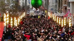 Washington D.C. alcanzó un nuevo récord Washington D.C. alcanzó un nuevo récord con un beso simultáneo de cinco segundos. 19122025