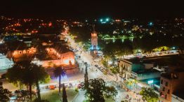 Alta Gracia iluminada de noche
