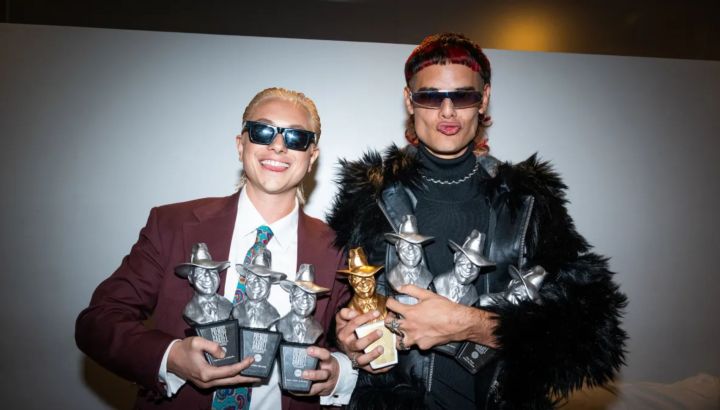 Ca7riel y Paco Amoroso anunciaron la suspensión de sus shows y el lanzamiento de nueva música