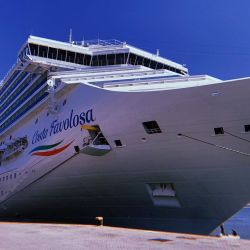 El Costa Favolosa inauguró la temporada de cruceros en Buenos Aires.