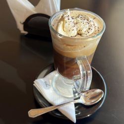 El Yatch Club de Asunción comenzó a ser operado y restaurando por Marriott, recuperando su esplendor. 