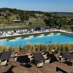 El Yatch Club de Asunción comenzó a ser operado y restaurando por Marriott, recuperando su esplendor. 