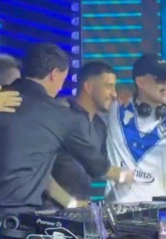 Bizarrap con la camiseta de Vélez