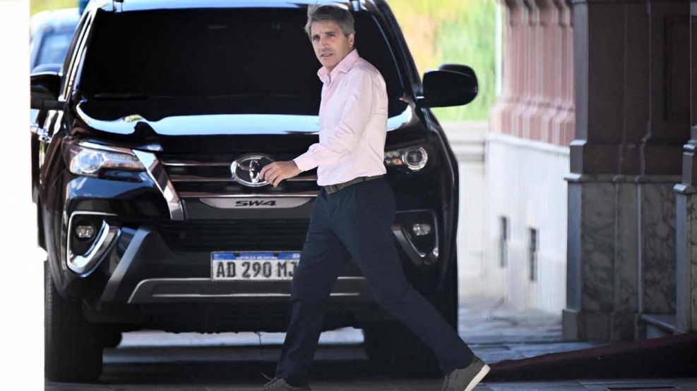 2101225_luis_toto_caputo_rosada_afp_g