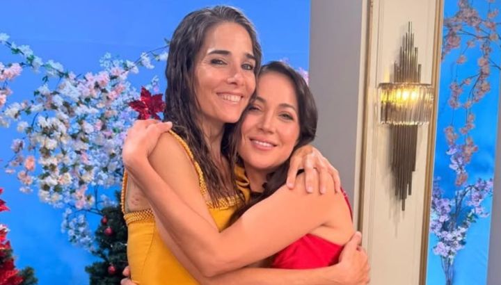 Juana Viale recibió a Valeria Gastaldi en su programa: el reencuentro íntimo de las hermanastras