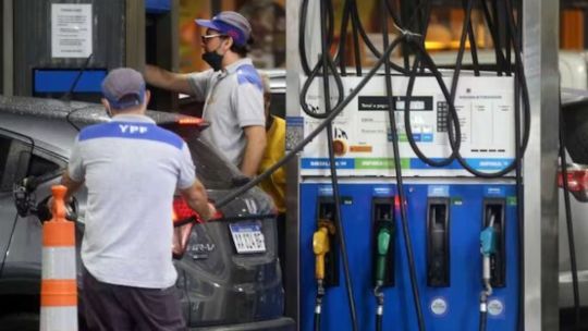 La venta de combustible cayó fuerte en noviembre por las subas de los precios