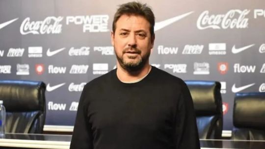 Sergio Costantino fue proclamado presidente transitorio de San Lorenzo tras una asamblea caótica