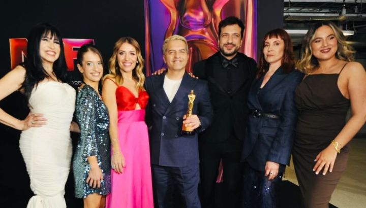 Ángel de Brito y las angelitas fueron filosos con el institucional de América TV