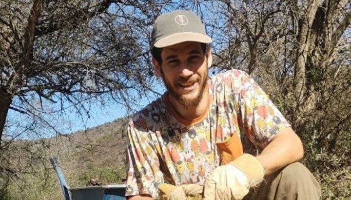 Así quedó la casa de barro de Momo, el hijo “hippie” de Julián Weich, tras su nueva remodelación