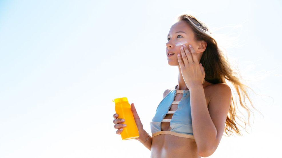 Cómo protegerse del sol en la playa y evitar problemas de salud