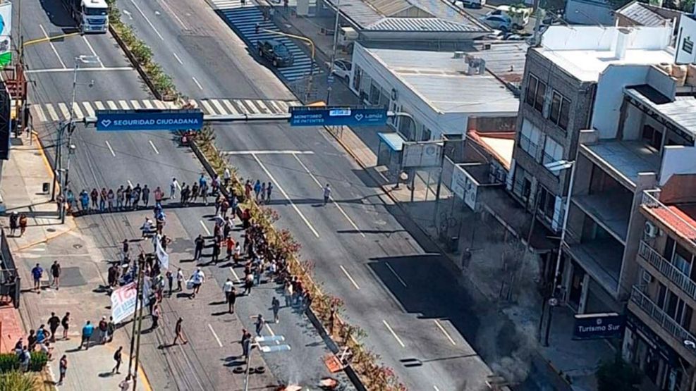 Protesta en la Municipalidad de Lanús 23122025