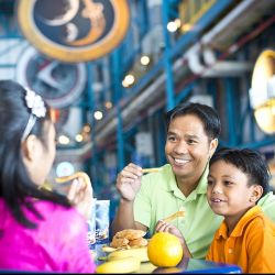El Kennedy Space Visitors Center tiene una promo especial para viajeros latinoamericanos.