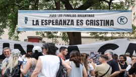Navidad con Cristina: militantes y vecinos se concentraron en el Otamendi para acompañarla y pedir su libertad