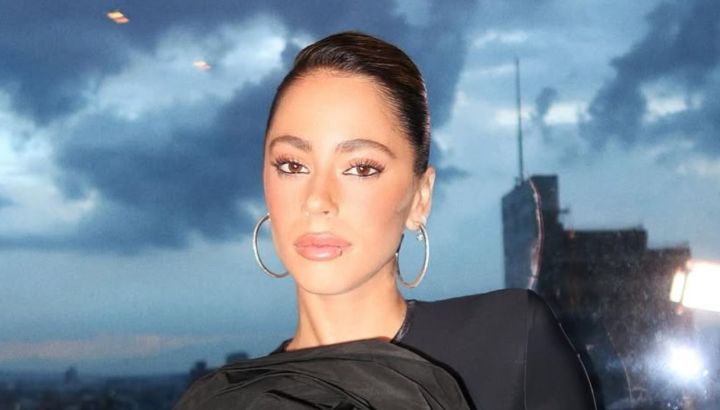 Largo midi y estampado: Tini Stoessel marcó tendencia en Navidad con su look boho chic cuadrillé