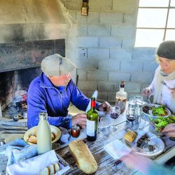 Entre acantilados, playas y un casco histórico traído pieza por pieza desde Europa, El Pedral vuelve a latir como estancia.