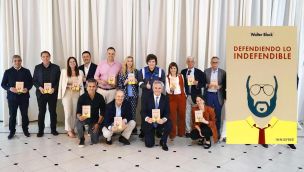 271225_milei_libro_ministros_indefendible_cedoc_g