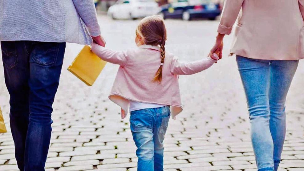 271225_padres_familia_hijos_shutterstock_g