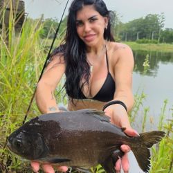 Si bien se trata de un lago artificial, la pelea del pacú mantiene intacta su deportividad y exige concentración en cada pique.