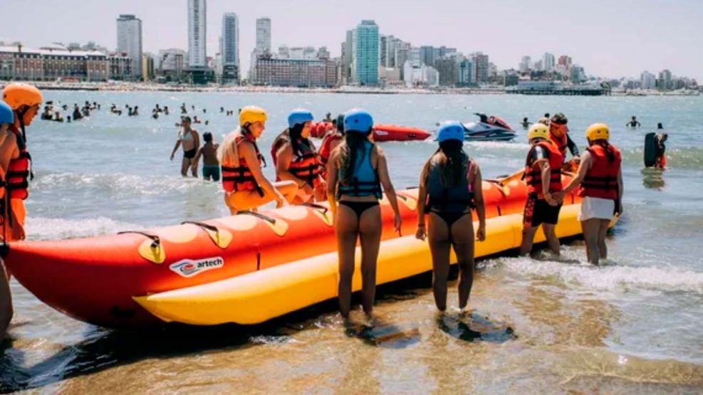 Paseo en banana en Punta Mogotes 28122025