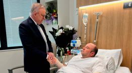 Anthony Albanese saluda a Admed Admed 29122025