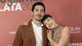 A semanas de convertirse en padres, el Chino Darín y Úrsula Corberó se refugian en su familia española