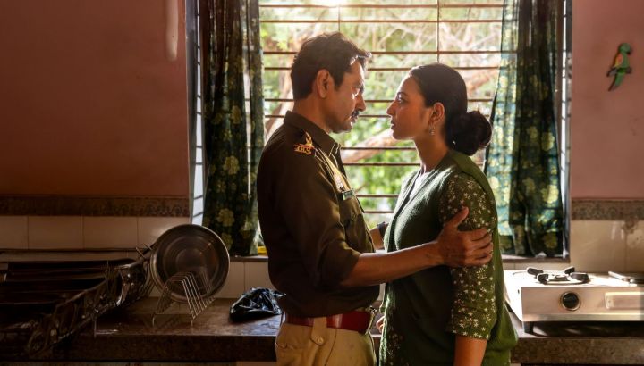 De qué trata "Solitaria es la noche: Los crímenes de la familia Bansal", la nueva película de suspenso de Netflix