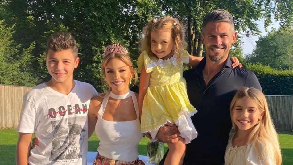 Evangelina Anderson y Martín Demichelis junto a sus hijos