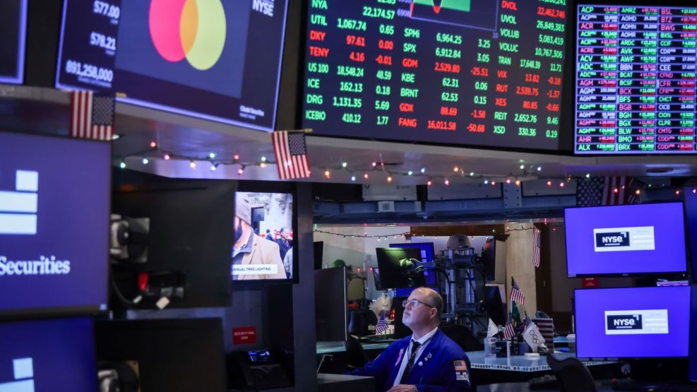 Traders At The New York Stock Exchange As S&P 500 Extends Record-Breaking $17.5 Trillion Run