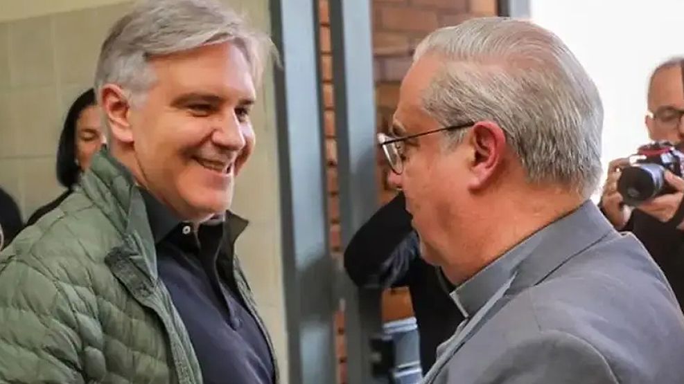 Llaryora junto a Rossi