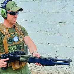La escopeta es una potente y versátil arma que atraviesa siglos adaptándose a la caza menor, al tiro deportivo y al combate urbano. 