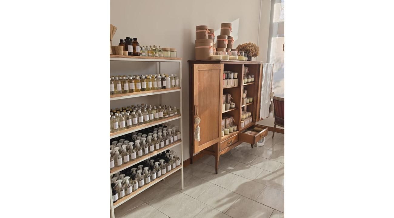 De emprendimiento artesanal a local propio: una nueva etapa llena de aromas y emociones. DECO BY ISABELLA