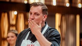 Maxi López se despidió de MasterChef Celebrity y rompió en llanto al recibir un especial regalo