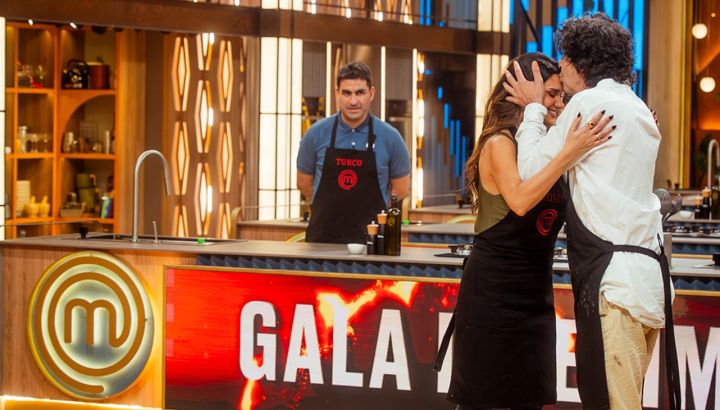Nuevo eliminado en Masterchef Celebrity: Momi Giardina y Andy Chango quedaron enfrentados