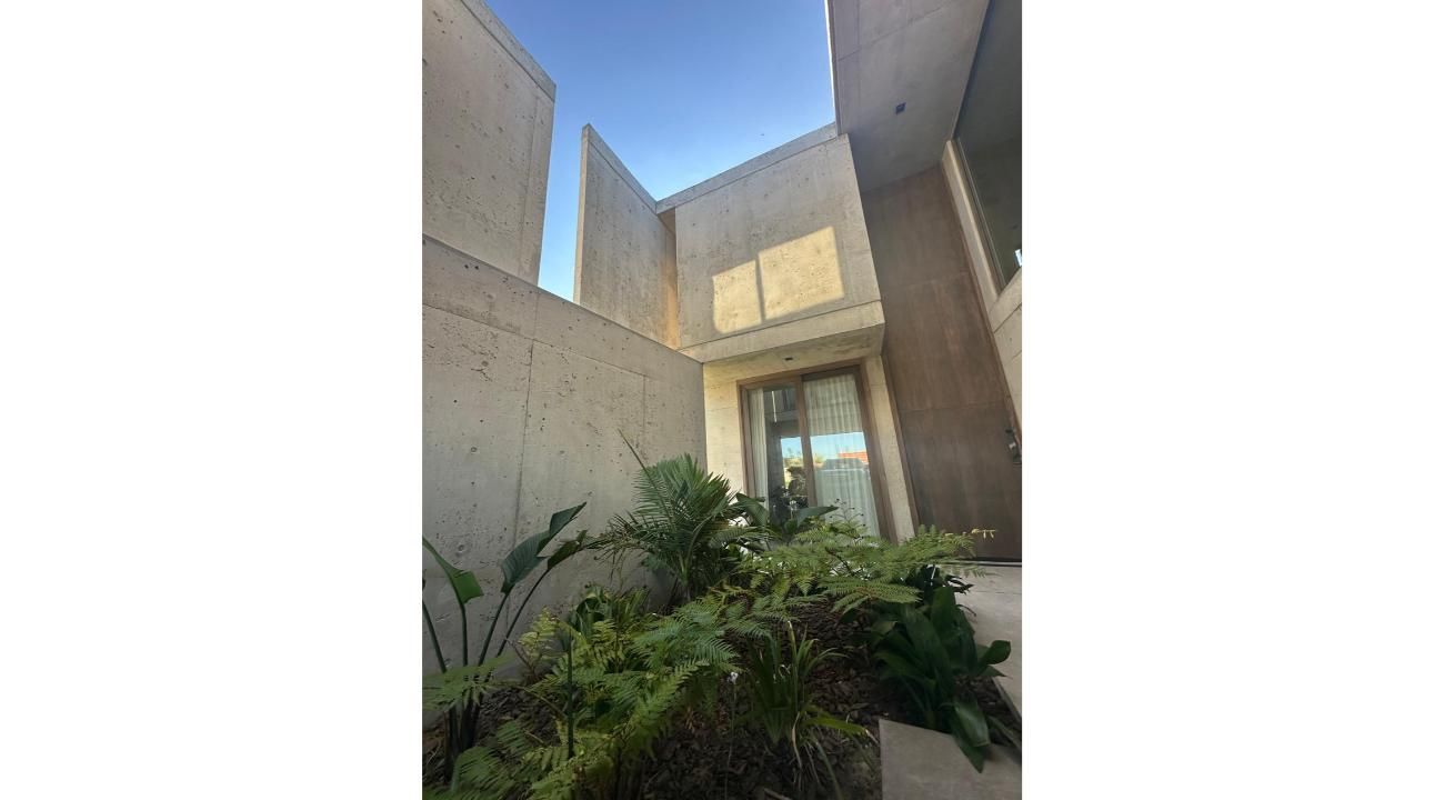 ARQUITECTURA, DISEÑO DE MUEBLES Y JOYERIA