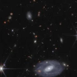 Es una supernova primitiva con características similares a las modernas y desafiando modelos de evolución estelar.