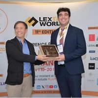 De Mendoza al mundo: el abogado artista que conquista tribunales y galerías