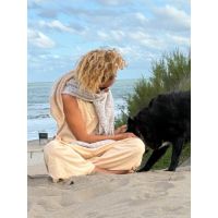 Del mar al showroom: la experiencia Sardegna Moda en Pinamar