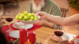 La tradición de comer doce uvas