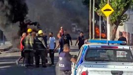 Morón: empleados municipales quemaron gomas e irrumpieron en el Concejo Deliberante por falta de pago de horas extras