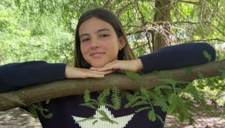 El vestido arrugado e irregular que lució Sienna Cubero: ideal para la fiesta de Fin de Año