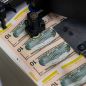 El dólar oficial cerró por debajo de los $1.500