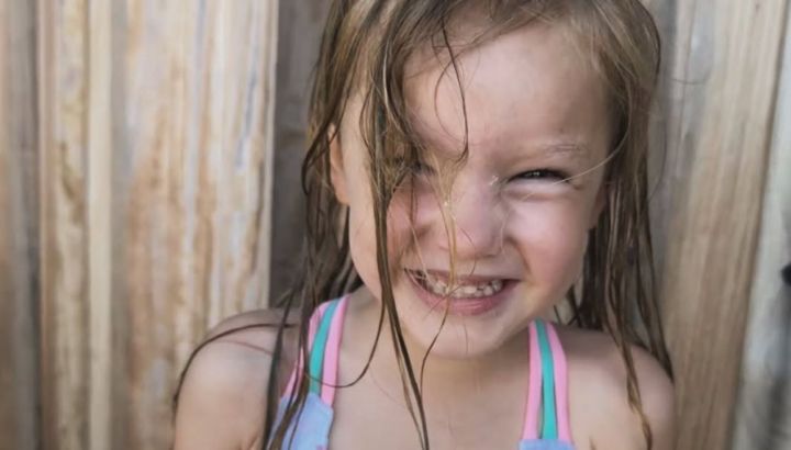 El look de hadas de Anita García Moritán para el Año Nuevo con su papá: brillos, tul y ternura