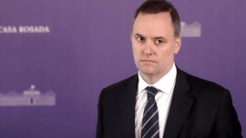 Es con la misma vara, ministro Adorni