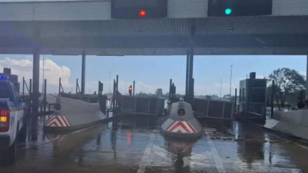 Tragedia en un peaje en Córdoba: la tormenta derribó cabinas causando la muerte de un supervisor