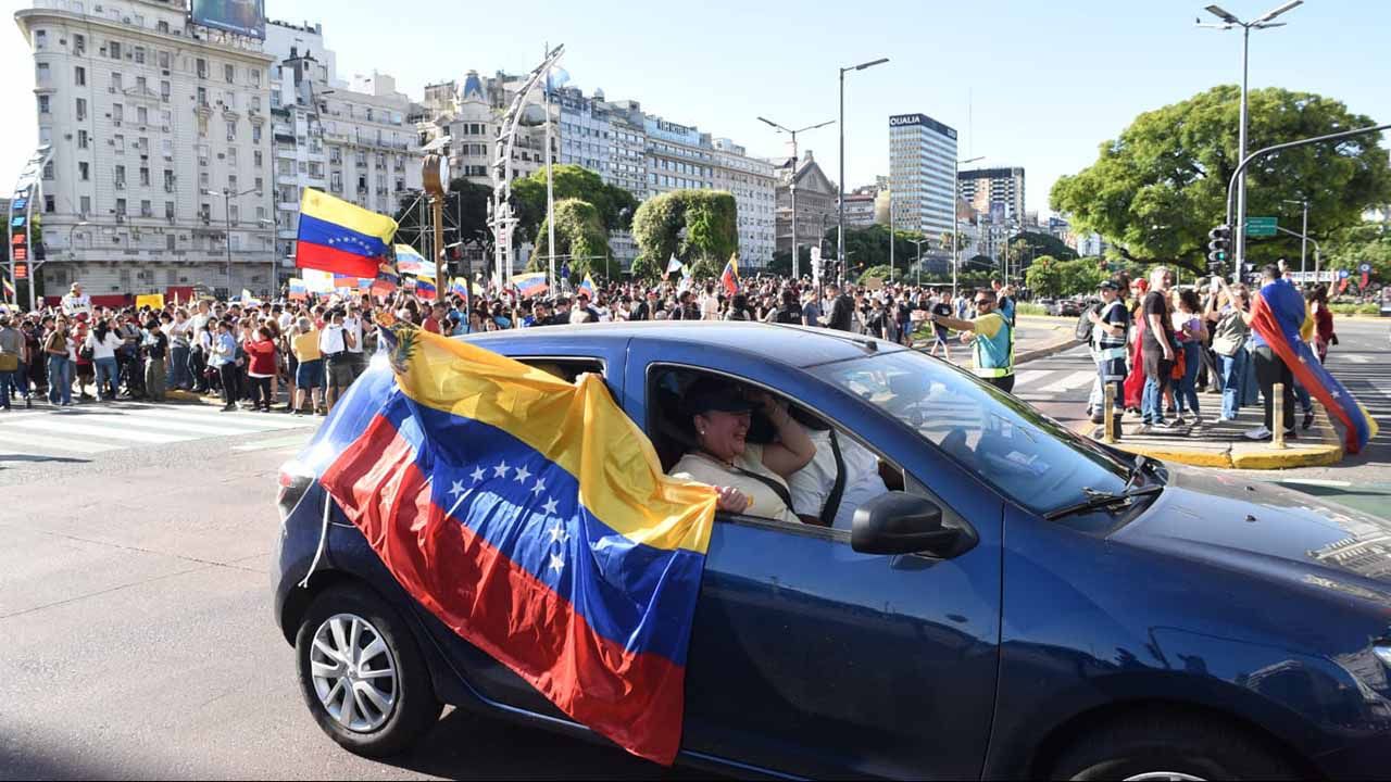 Marcha en el obelisco de Buenos Aires a favor de la intervención de USA en Venezuela. Foto @pablocuarterolo | Foto:Cuarterolo Pablo