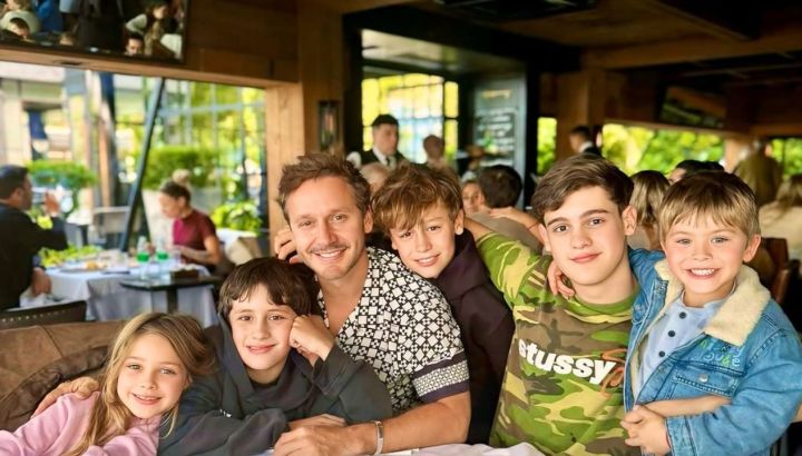 Así son los días de Benjamín Vicuña y sus hijos en Uruguay: del emprendimiento de Magnolia a las mañanas de lectura con Benicio 