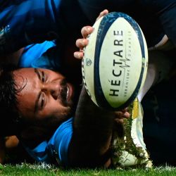 El hooker francés de Montpellier, Christopher Tolofua, anotó un try durante el partido de rugby union entre Montpellier Herault Rugby y Aviron Bayonnais (Bayona), del Top 14 de Francia, en el Estadio Septeo de Montpellier, sur de Francia. | Foto:Sylvain Thomas / AFP