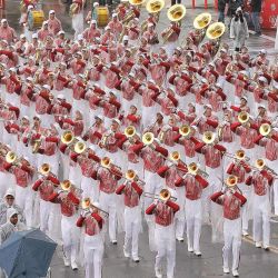 Imagen artistas marchando durante el 137 Desfile de las Rosas, en Pasadena, California, Estados Unidos. | Foto:Xinhua/Qiu Chen