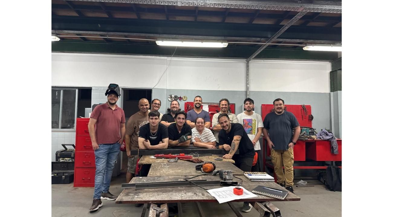 Cuando aprender un oficio cambia una vida: la nueva forma de enseñar herrería