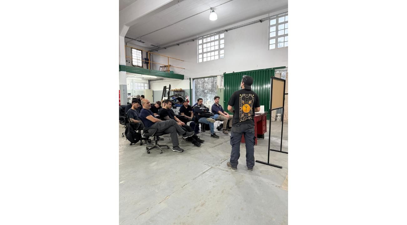 Cuando aprender un oficio cambia una vida: la nueva forma de enseñar herrería